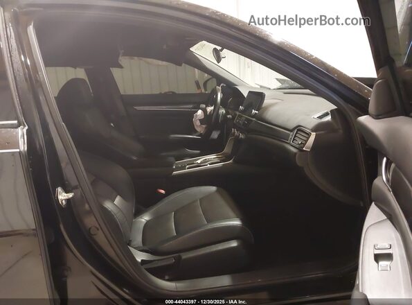 1HGCV2F36JA012873 2018 HONDA ACCORD Черный Вид салона спереди