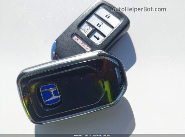 1HGCV3F48LA016957 2020 HONDA ACCORD HYBRID White Vista del salpicadero