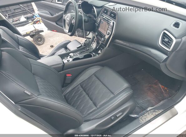 1N4AA6FV2PC502563 2023 NISSAN MAXIMA PLATINUM Белый Вид салона спереди