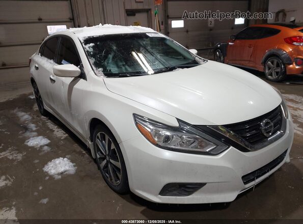 1N4AL3AP3JC132412 2018 NISSAN ALTIMA Белый Передняя правая четверть