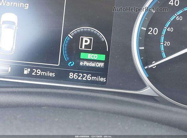 1N4AZ1CP2JC307894 2018 NISSAN LEAF Silver 
