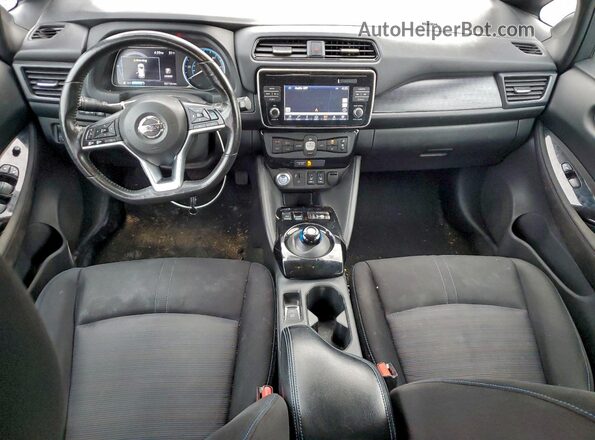 1N4AZ1CP3JC300081 2018 NISSAN LEAF Red Vista del salpicadero