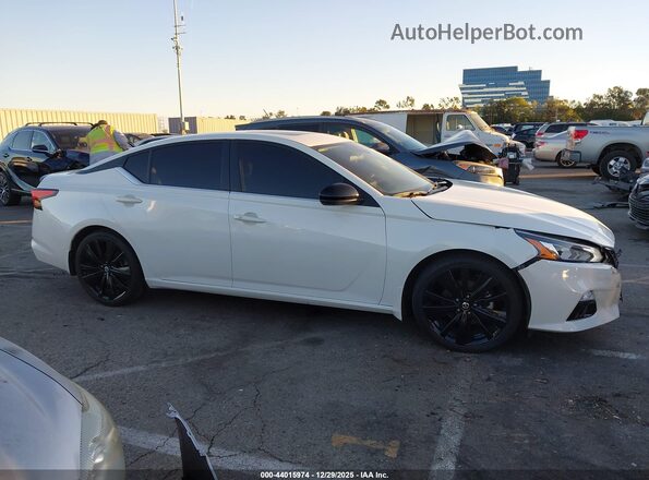 1N4BL4CV1NN330096 2022 NISSAN ALTIMA Белый Вид задней части салона