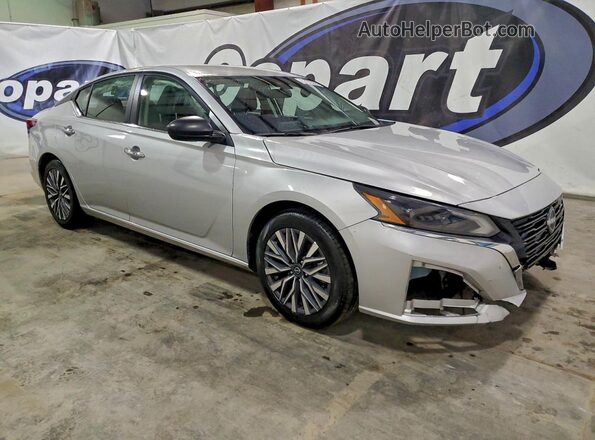 1N4BL4DV2RN338955 2024 NISSAN ALTIMA Серебряный Передняя правая четверть