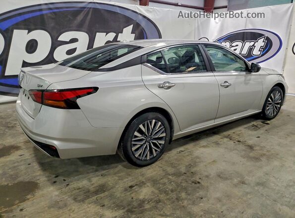 1N4BL4DV2RN338955 2024 NISSAN ALTIMA Серебряный Задняя правая четверть