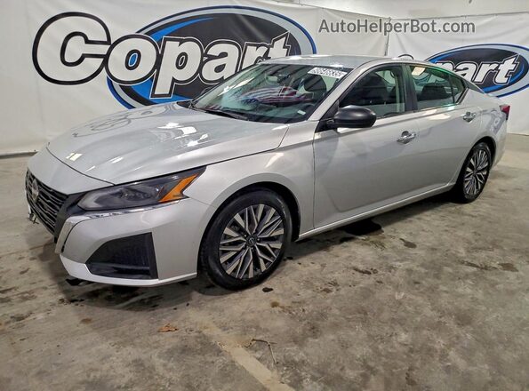 1N4BL4DV2RN338955 2024 NISSAN ALTIMA Серебряный Передняя левая четверть