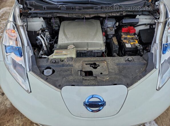 1N4BZ0CPXGC303941 2016 NISSAN LEAF White Vista interior trasera