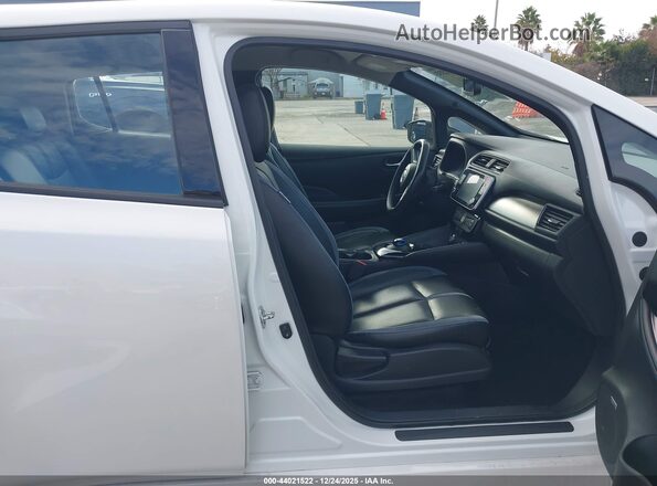 1N4BZ1CP2KC312244 2019 NISSAN LEAF White Widok wnętrza z przodu