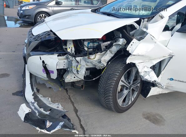 1N4BZ1CP2KC312244 2019 NISSAN LEAF White Widok z przodu