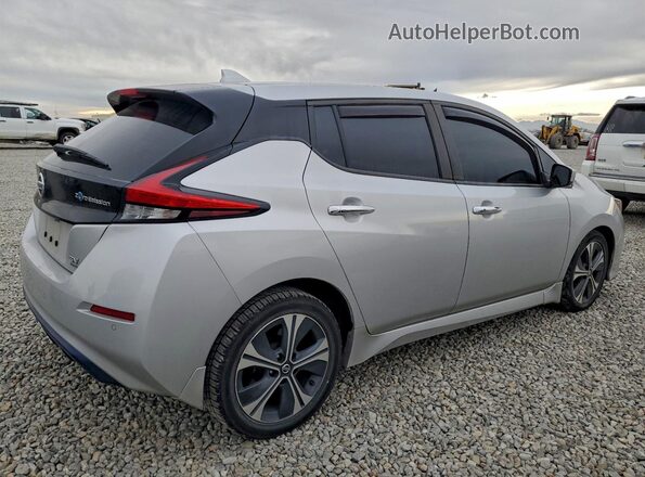 1N4BZ1CPXLC304796 2020 NISSAN LEAF Серебряный Задняя правая четверть