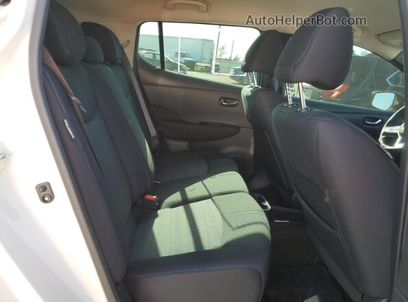 1N4CZ1CV5PC558053 2023 NISSAN LEAF White Widok tylnych siedzeń