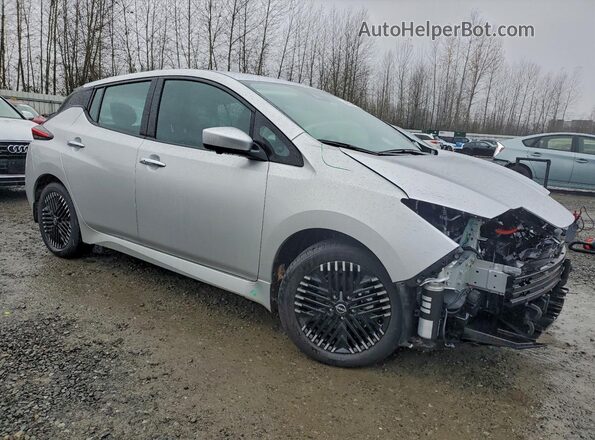1N4CZ1CV9SC557707 2025 NISSAN LEAF Серебряный Передняя правая четверть