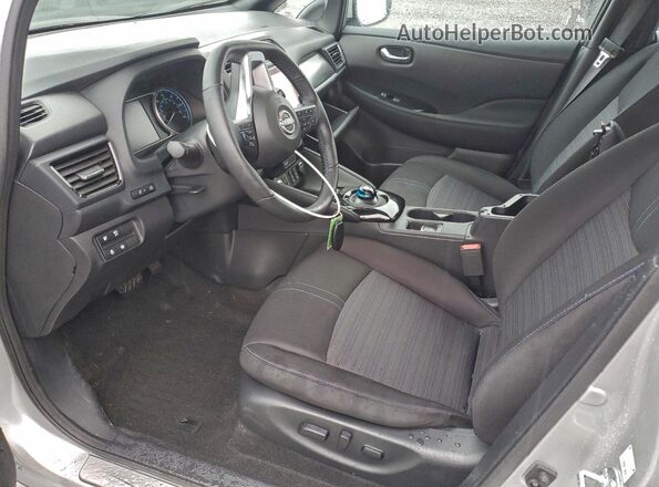 1N4CZ1CV9SC557707 2025 NISSAN LEAF Серебряный Вид салона спереди