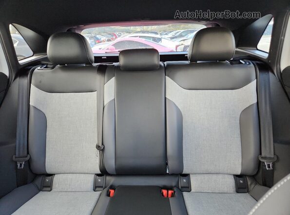 1V2DNPE80PC055632 2023 VOLKSWAGEN ID.4 White Widok tylnych siedzeń