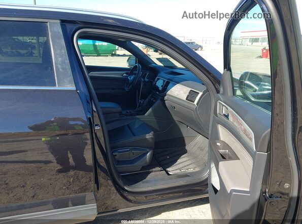 1V2HE2CA2PC219005 2023 VOLKSWAGEN ATLAS Черный Вид салона спереди