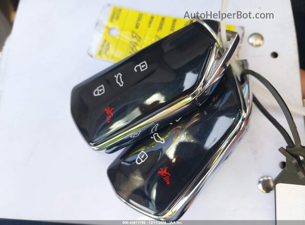 1V2LR2CA8SC558813 2025 VOLKSWAGEN ATLAS Черный Вид панели приборов