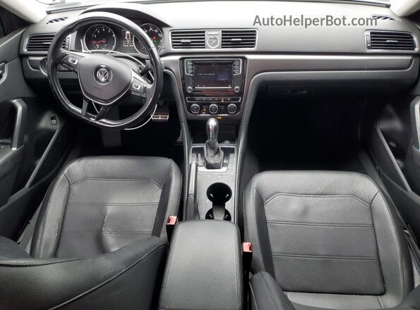 1VWDT7A39HC046668 2017 VOLKSWAGEN PASSAT Gray Widok deski rozdzielczej
