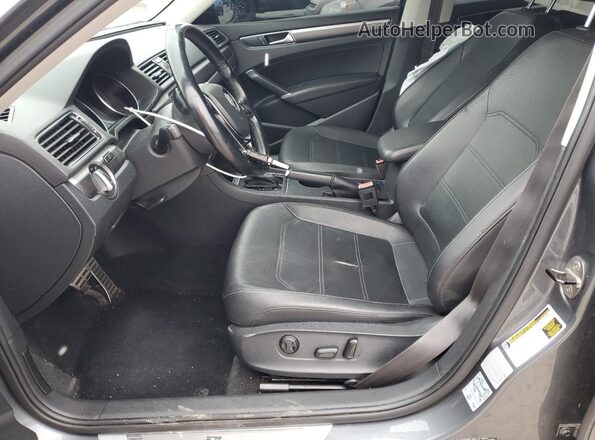 1VWDT7A39HC046668 2017 VOLKSWAGEN PASSAT Gray Widok wnętrza z przodu