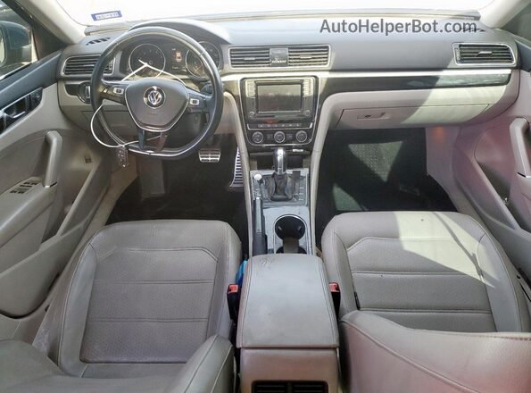 1VWMA7A37KC009602 2019 VOLKSWAGEN PASSAT Бирюзовый Вид панели приборов