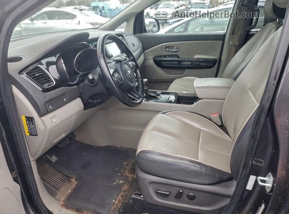 KNDMC5C16J6399280 2018 KIA SEDONA Silver Vista del salpicadero
