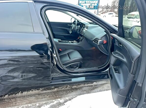 SAJAJ4FX3JCP38714 2018 JAGUAR XF Черный Вид сзади
