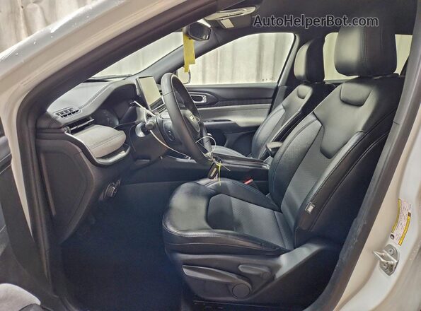 3C4NJDBN6RT605109 2024 JEEP COMPASS Белый Вид панели приборов