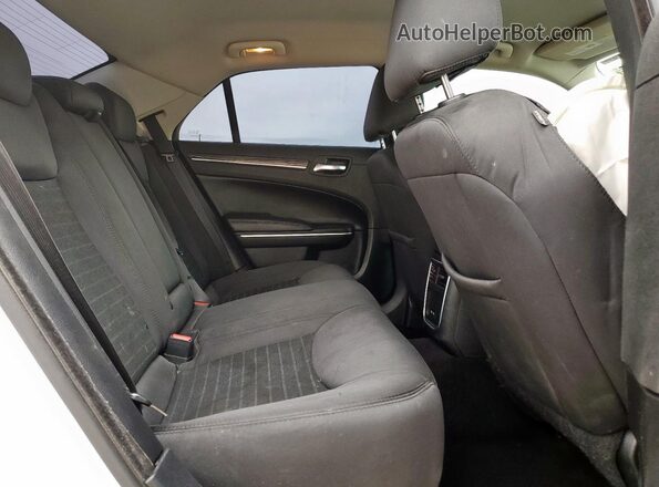 2C3CCAAG6NH139692 2022 CHRYSLER 300 Белый Вид задних сидений