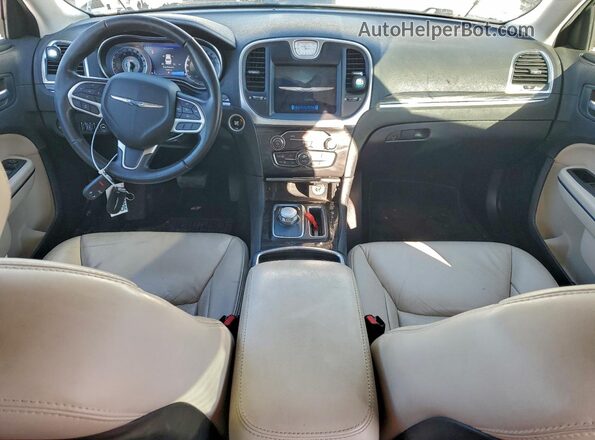 2C3CCAAG9JH192588 2018 CHRYSLER 300 Белый Вид панели приборов