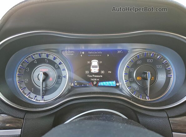 2C3CCAAG9JH192588 2018 CHRYSLER 300 Белый Вид щитка приборов