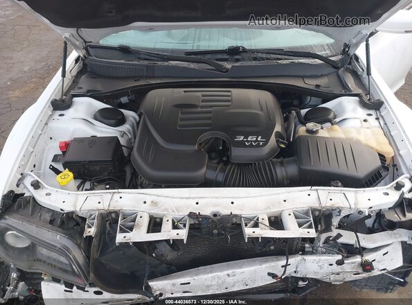 2C3CCABG1NH184456 2022 CHRYSLER 300 White უკანა ხედი