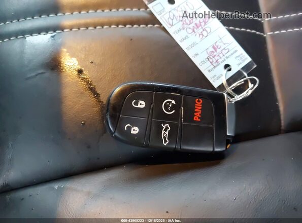 2C3CCABG6PH620396 2023 CHRYSLER 300 Gray Առջևի վահանակի տեսք