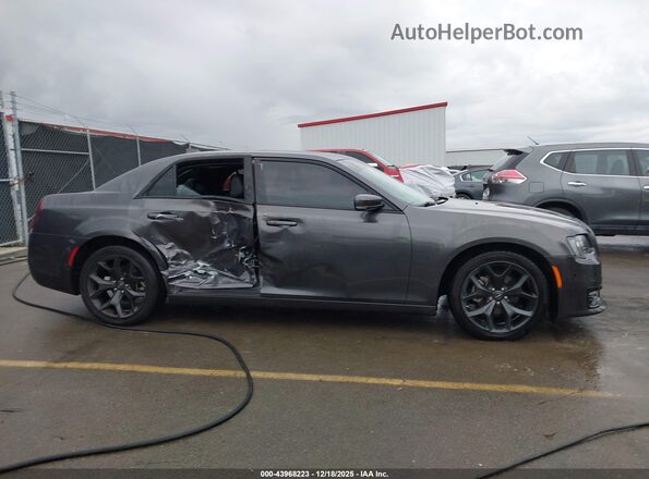 2C3CCABG6PH620396 2023 CHRYSLER 300 Gray Սալոնի հետևի տեսք