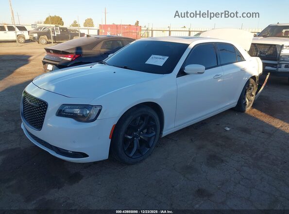 2C3CCABG7NH111642 2022 CHRYSLER 300 Белый Передняя левая четверть