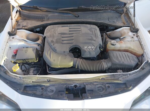 2C3CCABG7NH111642 2022 CHRYSLER 300 Белый Вид сзади