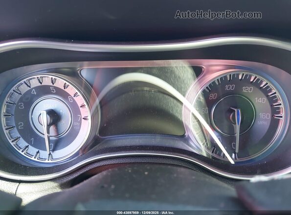 2C3CCABT3NH116270 2022 CHRYSLER 300 Silver Rear seats view