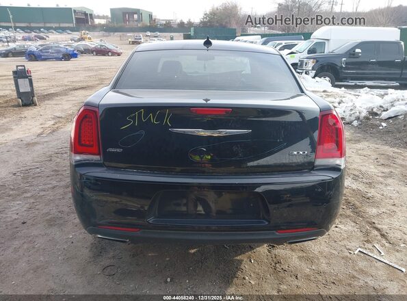 2C3CCAGGXHH597571 2017 CHRYSLER 300 Черный 