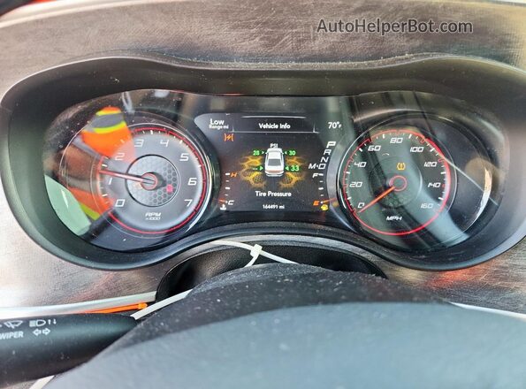 2C3CDXCT0HH532568 2017 DODGE CHARGER Yellow Вид щитка приладів