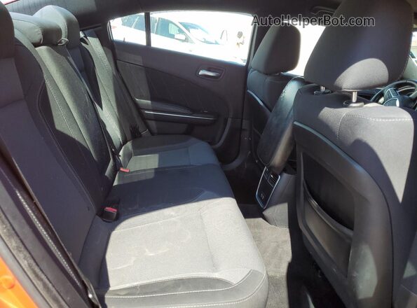 2C3CDXCT5GH203590 2016 DODGE CHARGER Red Widok tylnych siedzeń