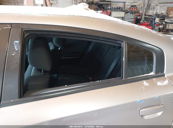 2C3CDXJG3HH569801 2017 DODGE CHARGER Silver Widok z przodu
