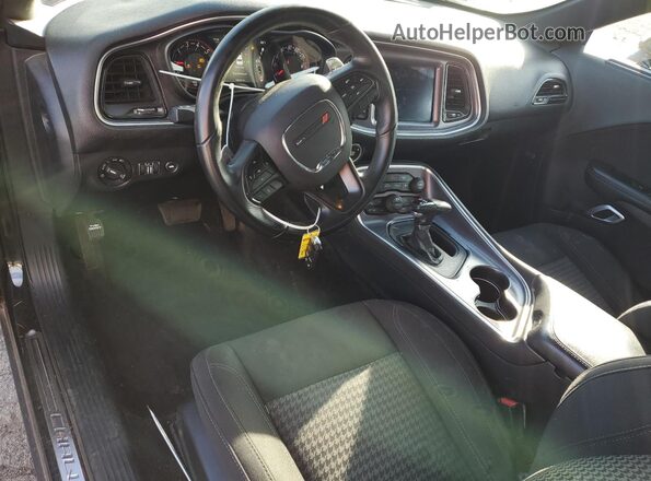 2C3CDZAG4JH112142 2018 DODGE CHALLENGER Черный Вид панели приборов