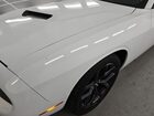 2020 Dodge Challenger Sxt Белый vin: 2C3CDZAG7LH161595 Damage: Left Front Fender, Dent(S) W/ Paint Dmg, 1/2 To 1 Inch