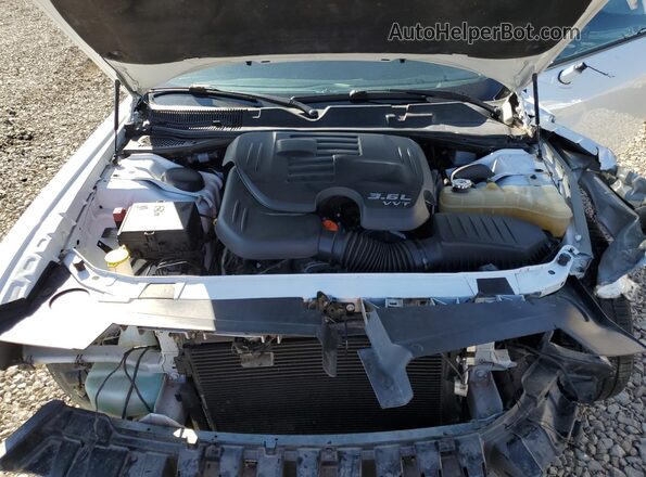 2C3CDZAGXLH113749 2020 DODGE CHALLENGER Белый Вид задней части салона