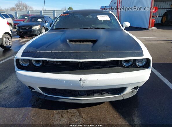 2C3CDZBT2JH272063 2018 DODGE CHALLENGER Белый Вид спереди