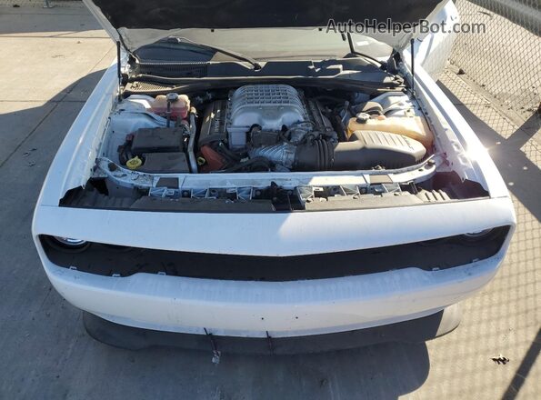 2C3CDZC93HH553995 2017 DODGE CHALLENGER Белый Вид задней части салона