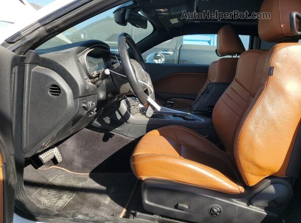 2C3CDZC93HH553995 2017 DODGE CHALLENGER Белый Вид салона спереди