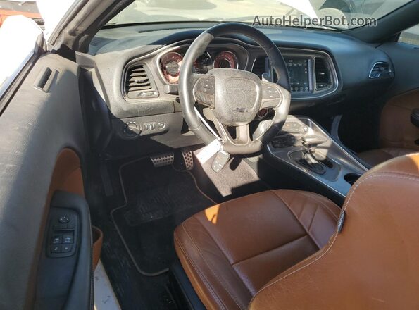 2C3CDZC93HH553995 2017 DODGE CHALLENGER Белый Вид панели приборов