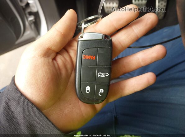 2C3CDZFJ1PH566409 2023 DODGE CHALLENGER Серебряный Вид панели приборов