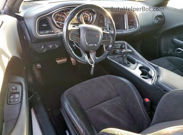 2C3CDZFJXKH741216 2019 DODGE CHALLENGER Белый Вид панели приборов
