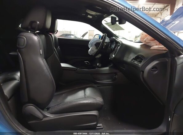 2C3CDZGGXPH696627 2023 DODGE CHALLENGER Blue Widok wnętrza z przodu