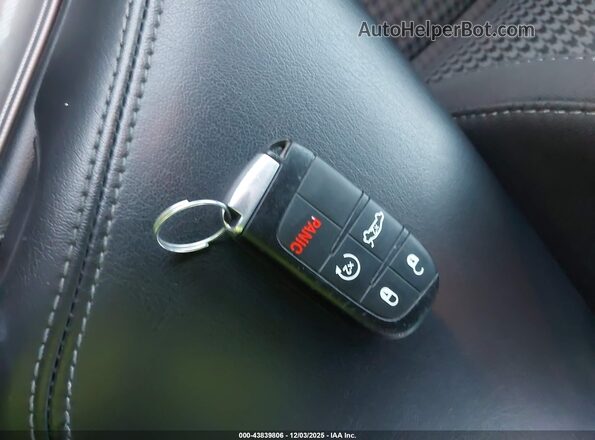 2C3CDZJG2PH503833 2023 DODGE CHALLENGER Черный Вид панели приборов